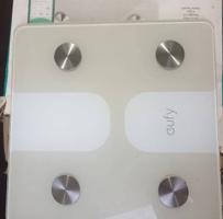 إعلان عن ميزان Eufy الذكي يقيس الدهون بالجسم عدد القياسات 12 يقيس الوزن.دهون