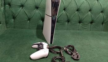 إعلان عن بلايستيشن 5 سلم دجتال مع اليدة والوايرات