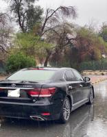 إعلان عن لكزس لارج