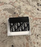 إعلان عن dior cardholder
