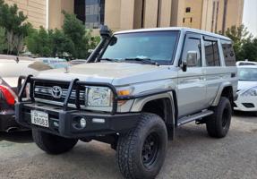 إعلان عن LAND CRUISER L76  تيوتا نص