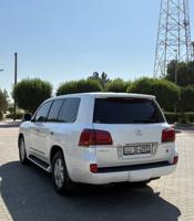 إعلان عن جيب لكزس 2011