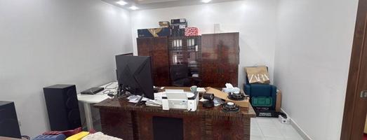 إعلان عن مكتب  ١٠٧ سم * ٢١٥سم مع خزائن ٦ ابواب