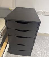 إعلان عن كومدينو لون اسود