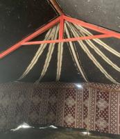 إعلان عن للبيع بيت شعر