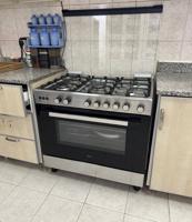 إعلان عن فرن غاز ستيل 5عيون من ميديا بحالة ممتازة إشعال ذاتي مع مروحة وإنارة