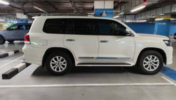 إعلان عن لاند كروزر, 2017  جلد الساير