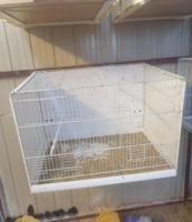 إعلان عن ثلاث اقفاص