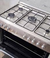 إعلان عن نبيع الطباخات المستعمله معا التوصيل والكفاله