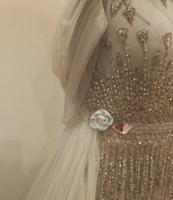 إعلان عن فستان عرس راقي