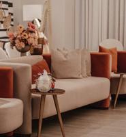 إعلان عن بيع صاله