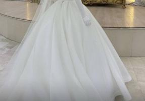 إعلان عن فستان عروس للبيع