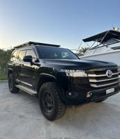 إعلان عن Land Cruiser twin turbo