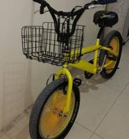 إعلان عن دراجه هوائيه للبيع بحالة ممتازه لون اصفر مميز ولافت مع سله اماميه وقفل