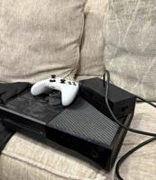 إعلان عن للبيع اكس بوكس ون نظيفه قابل للمساومه معاه محول ويده