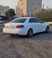 إعلان عن مرسيدس E200