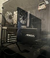 إعلان عن بي سي وشاشة