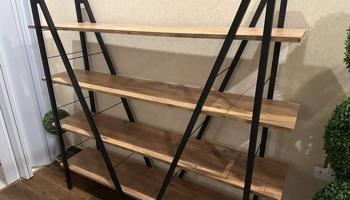 إعلان عن طقم مكون من 3 ستاند ارفف حديد + خشب تركي