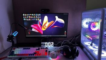 إعلان عن للبيع بي سي مع كامل اغراضه