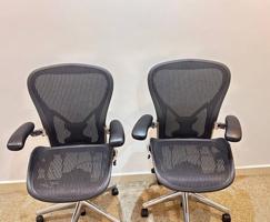 إعلان عن للبيع كرسين مكاتب