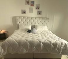 إعلان عن سرير كبير مع المرتبة