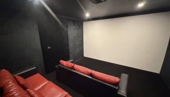 إعلان عن متوفر للايجار هالويك اند أستراحة فخمة  في كبد مكانها قريب من الخدمات