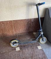 إعلان عن سكوتر كهربائي. نضيف جدا. قابل للتفاوض. حق الصامل