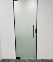 إعلان عن فني زجاج ومرايه