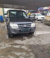 إعلان عن للبيع جيب باجيرو موديل 2012