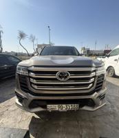 إعلان عن جيب لاندكروزر