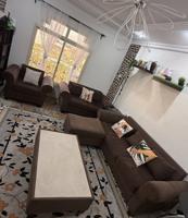 إعلان عن طقم انتريه كامل مع الطاولة والبف