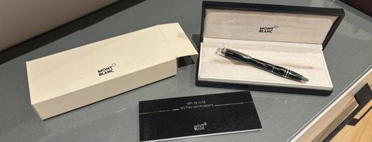 إعلان عن قلم مونت بلانك