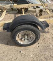 إعلان عن للبيع طراد أمريكي ١٤ قدم مع العربانة