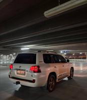 إعلان عن لاند كروزر الساير