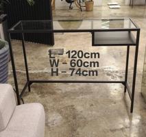 إعلان عن Computer table/desk
