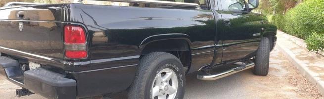 إعلان عن دوج رام 2000