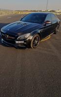 إعلان عن Mercedes C63 AMG