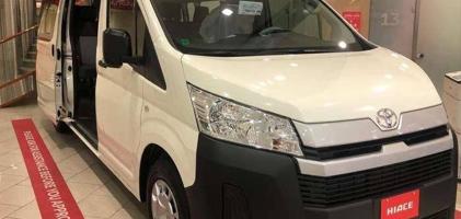 إعلان عن توصيل المطار المباركية الخيران المزرعة الجاخور باص 2026  اشخاص وجناط