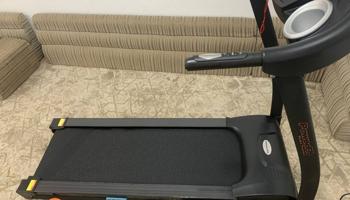 إعلان عن للبيع جهاز مشي نظيف powerfit