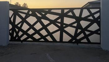 إعلان عن تسوير مزارع العبدلي وابواب سحب سته متر