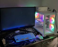 إعلان عن بي سي قيمنق مع كامل اغراضه