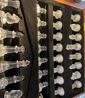 إعلان عن Glass chess set in wooden box