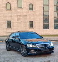 إعلان عن Mercedes class2012اسودمن داخل ابيض كامل